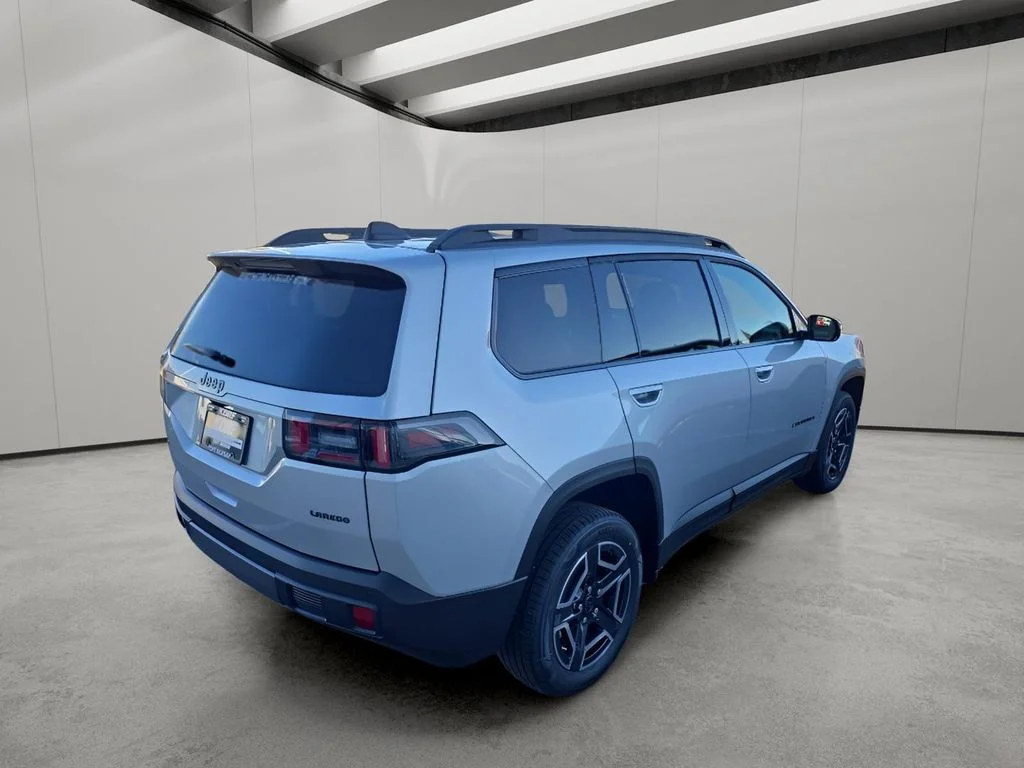 New 2026 Silver Zynith Clear-Coat Exterior Paint Jeep Laredo image 6