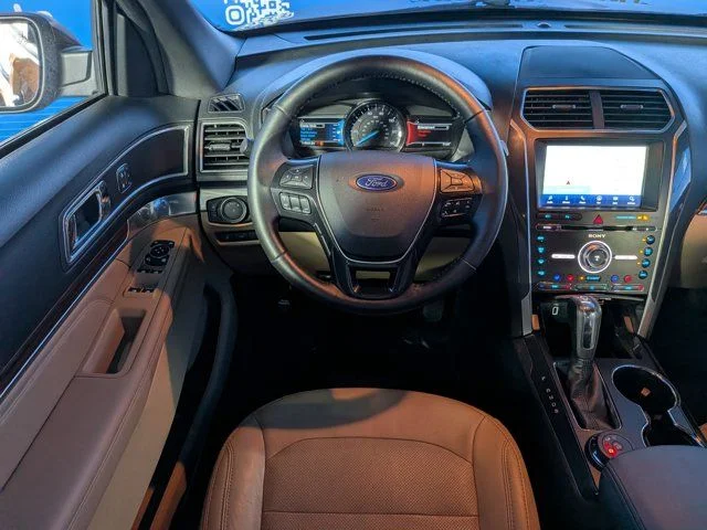 Used 2017  Ford Limited image 15