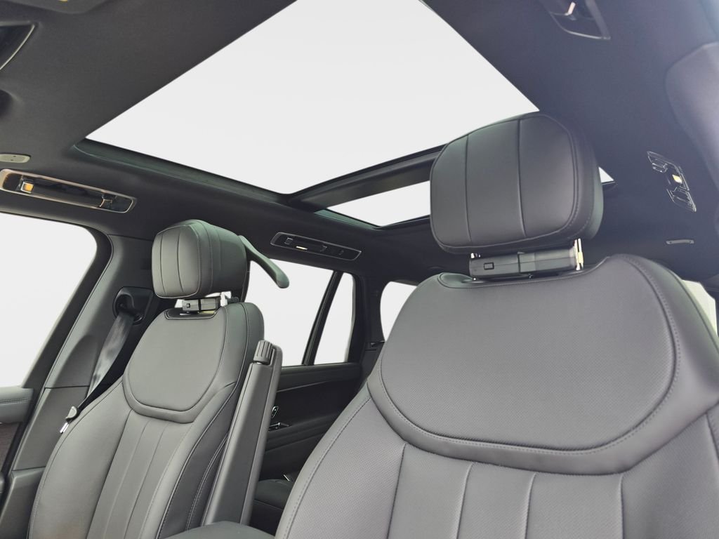 New 2026 Fuji White LAND ROVER SE LWB 7-Seats / V8 image 29
