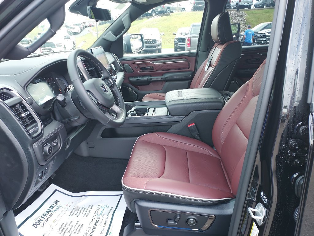New 2027 Diamond Black Crystal Pearl-Coat Exterior Paint RAM Limited image 13