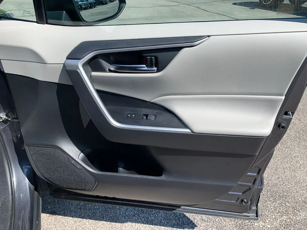 Used 2021 Gray Toyota XLE Premium image 20