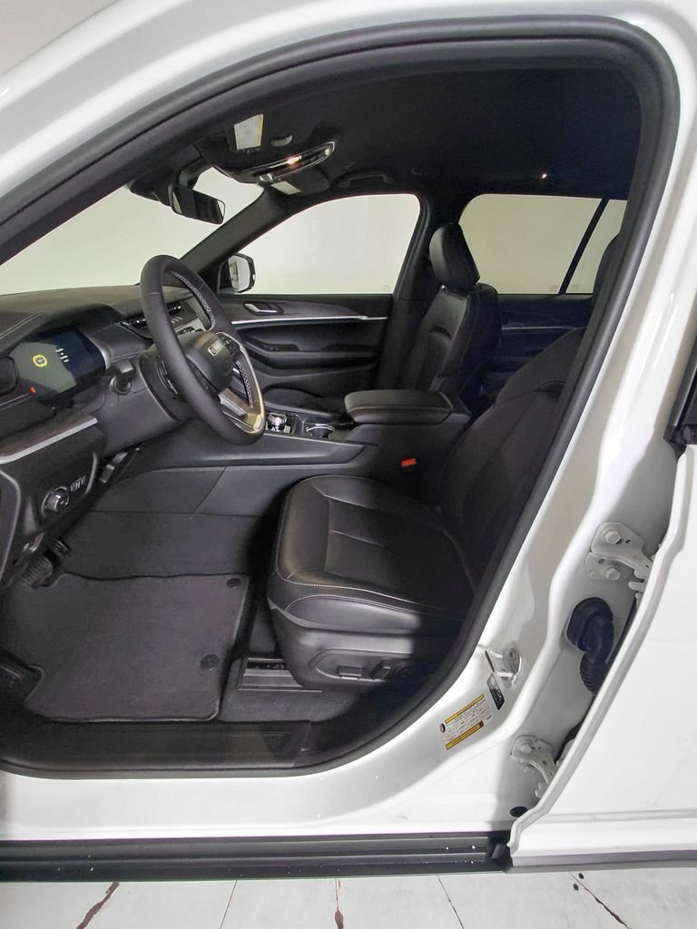 New 2026 Bright White Clear-Coat Exterior Paint Jeep Limited image 11