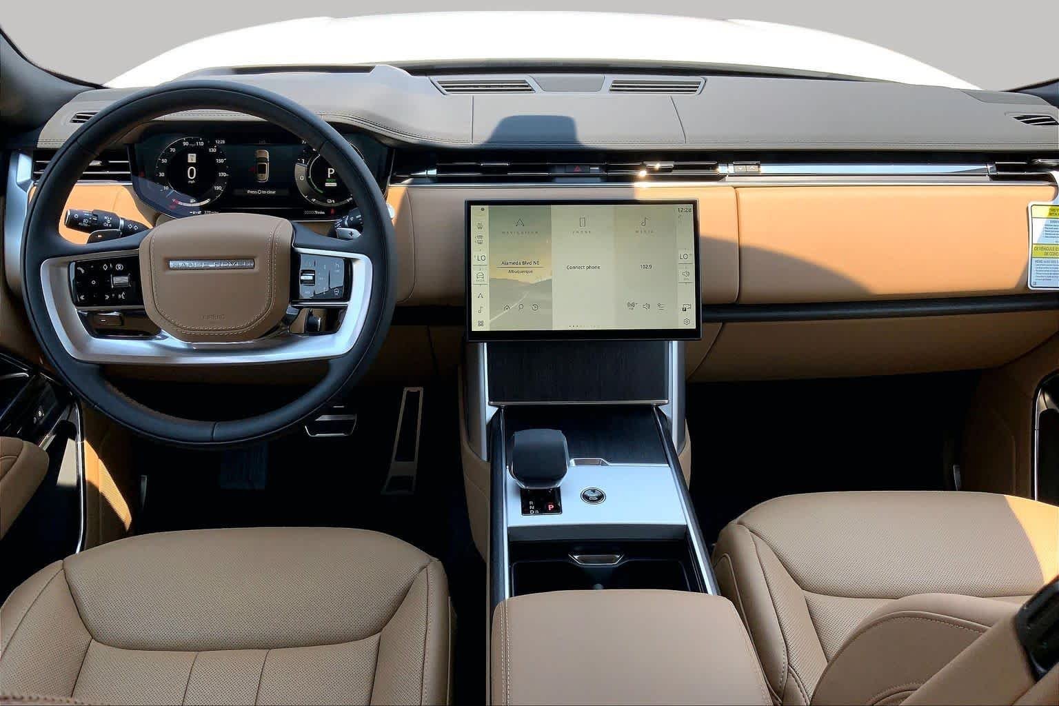 New 2026 Ostuni Pearl White Land Rover SE image 5