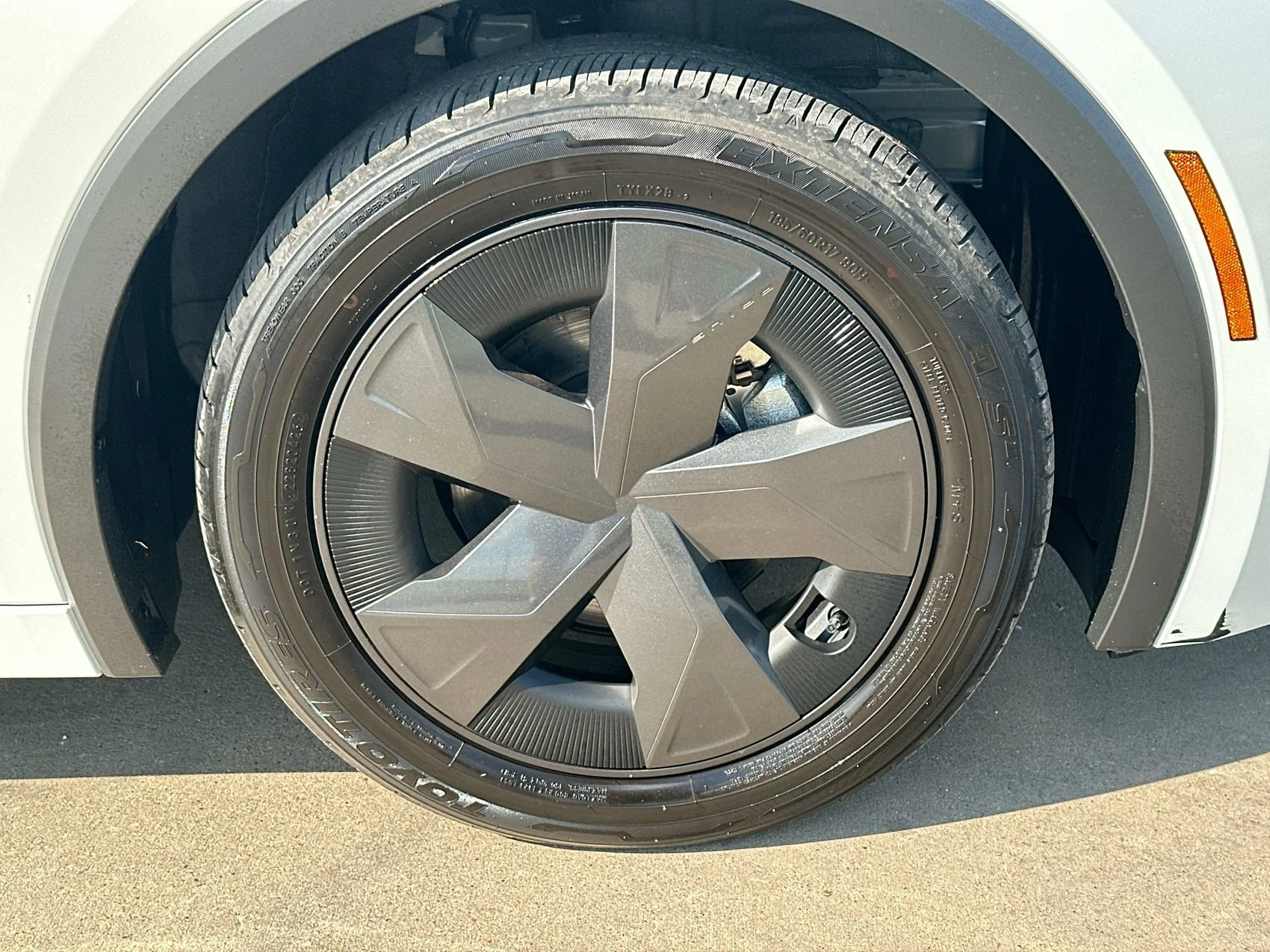 2025 Toyota Prius LE - Photo 10
