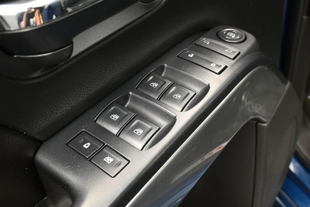 Used 2016 Deep Ocean Blue Metallic Chevrolet LT image 13