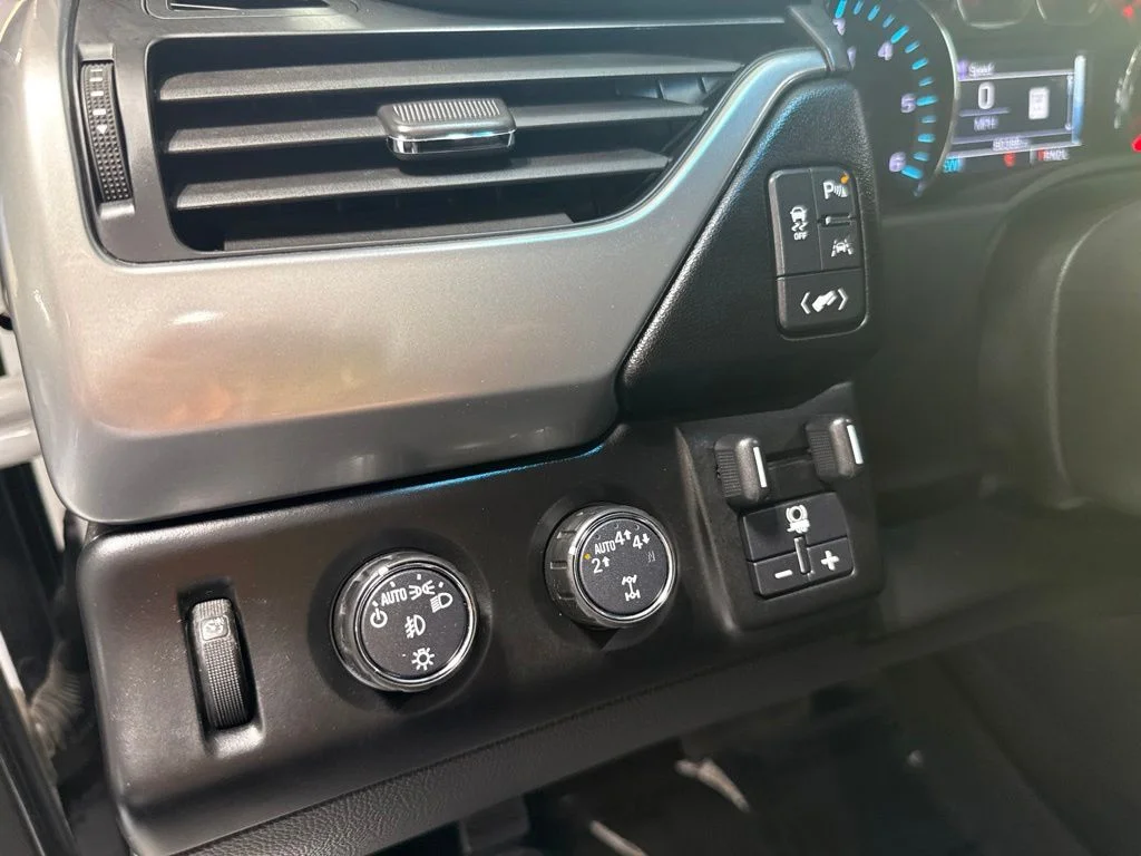 Used 2019 White Chevrolet Premier image 18