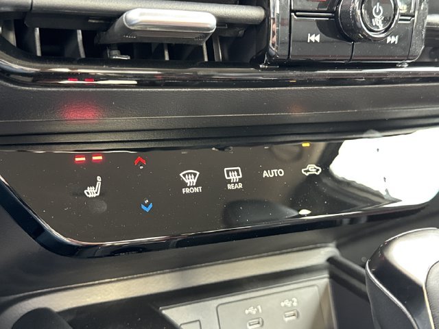 New 2026 Aspen White TriCoat / Super Black Two-tone Nissan SR image 26