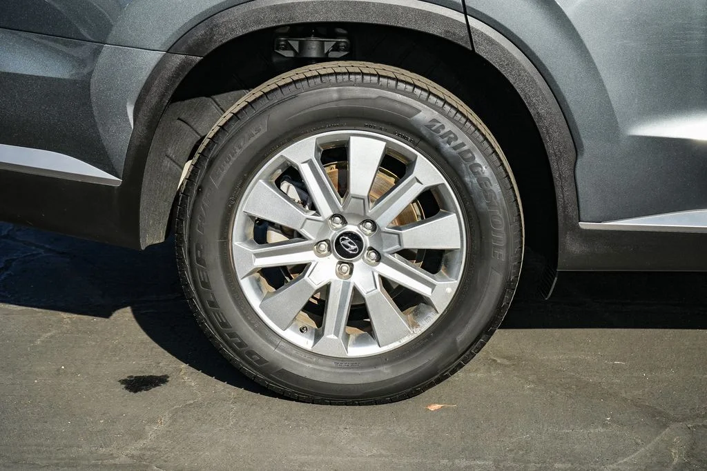 Used 2025 Gray Hyundai SEL image 11