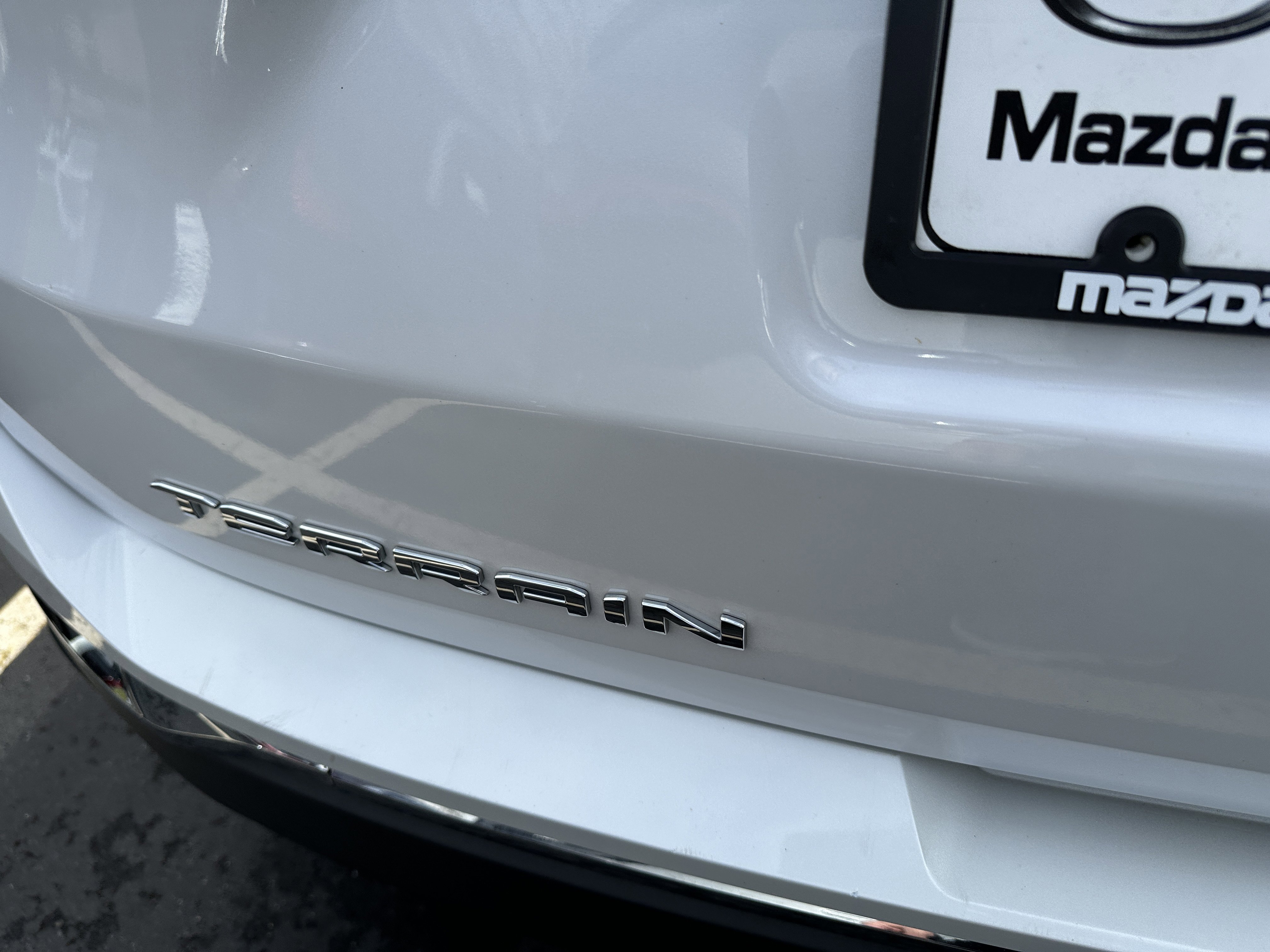 Used 2022 White Frost Tricoat GMC SLT image 10
