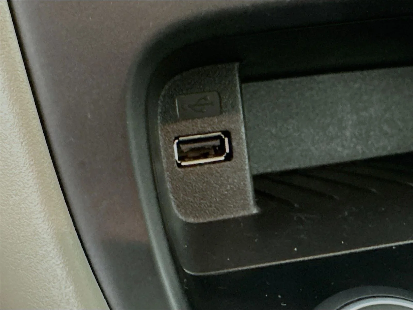 Used 2017  Ford SE image 30