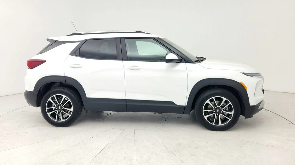 New 2026 Summit White Chevrolet LT image 9
