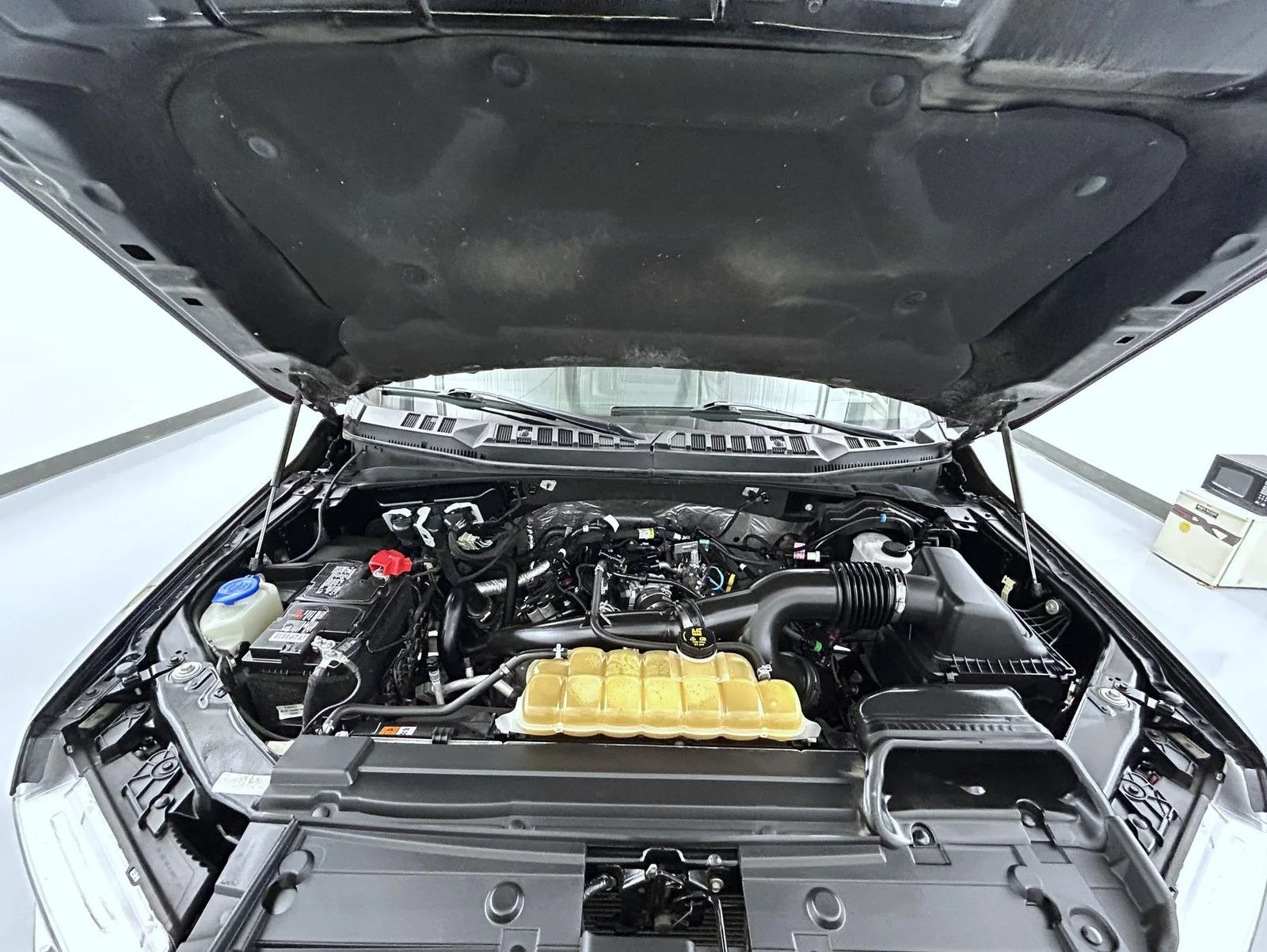 Used 2020 Black Ford XLT image 24