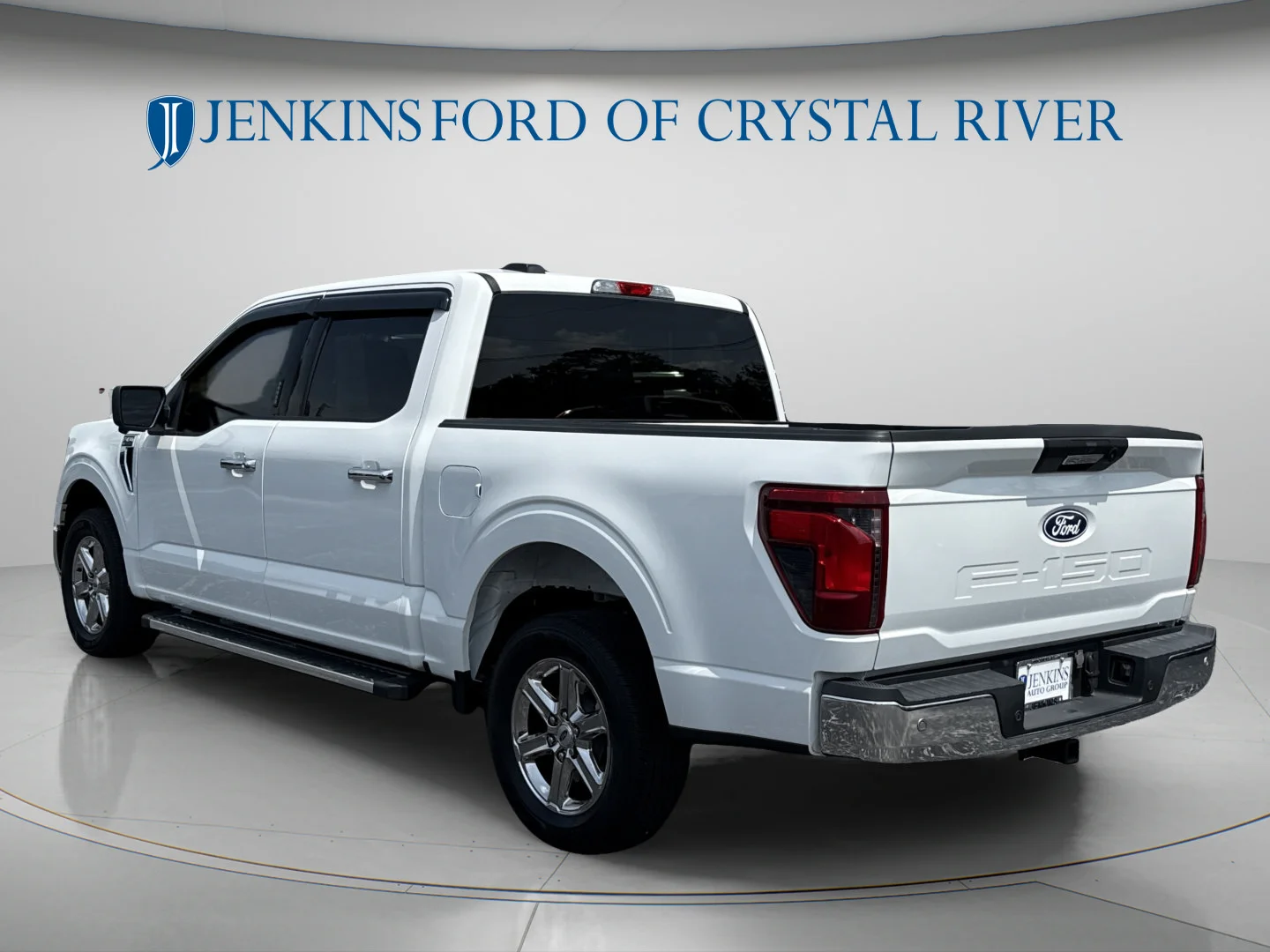 Used 2024 Oxford White Ford XLT image 10