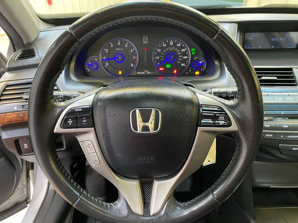 Used 2012 Silver Honda EX-L image 31