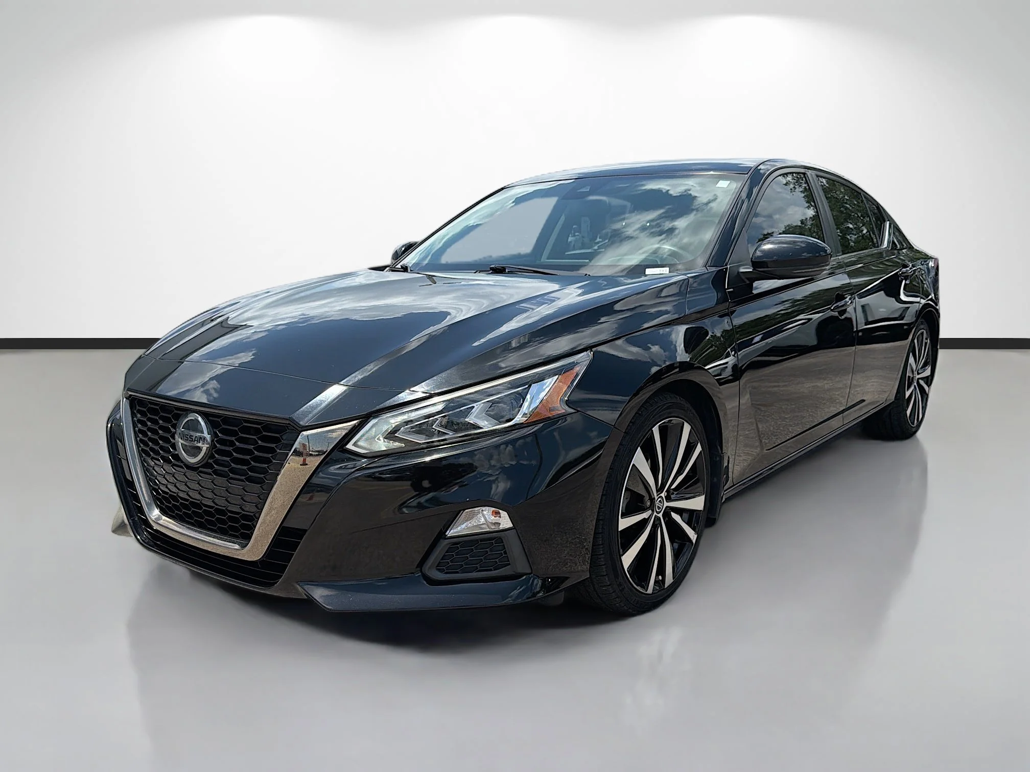 Used 2020 Super Black Nissan 2.5 SR image 7
