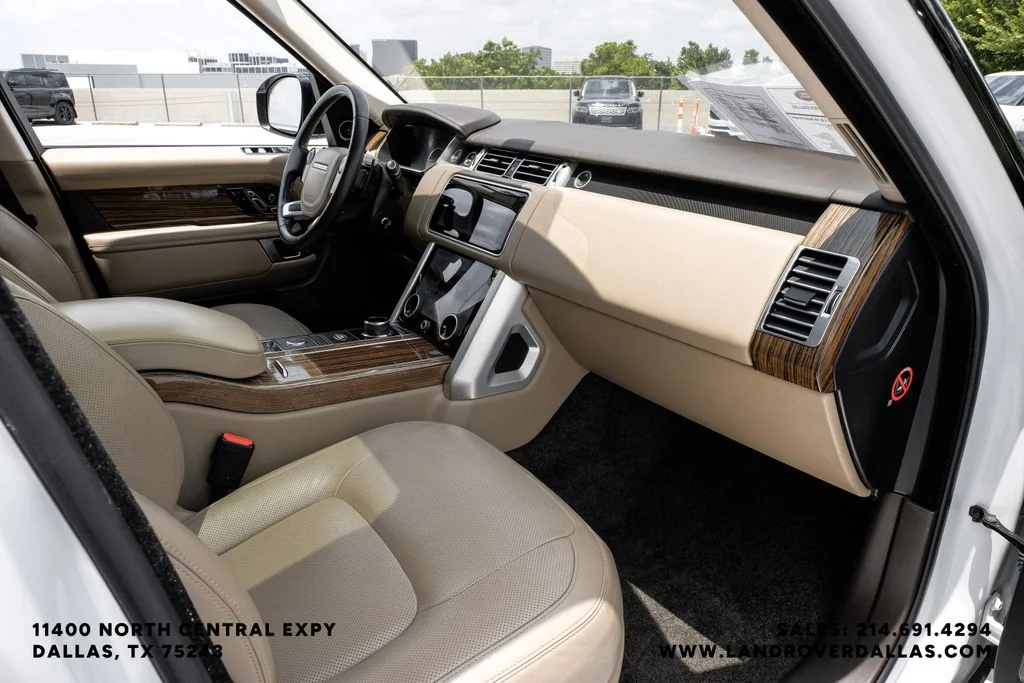 Used 2019 Fuji White Land Rover 5.0L V8 Supercharged image 16