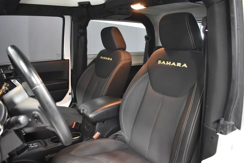 Used 2015 White Jeep Sahara image 5