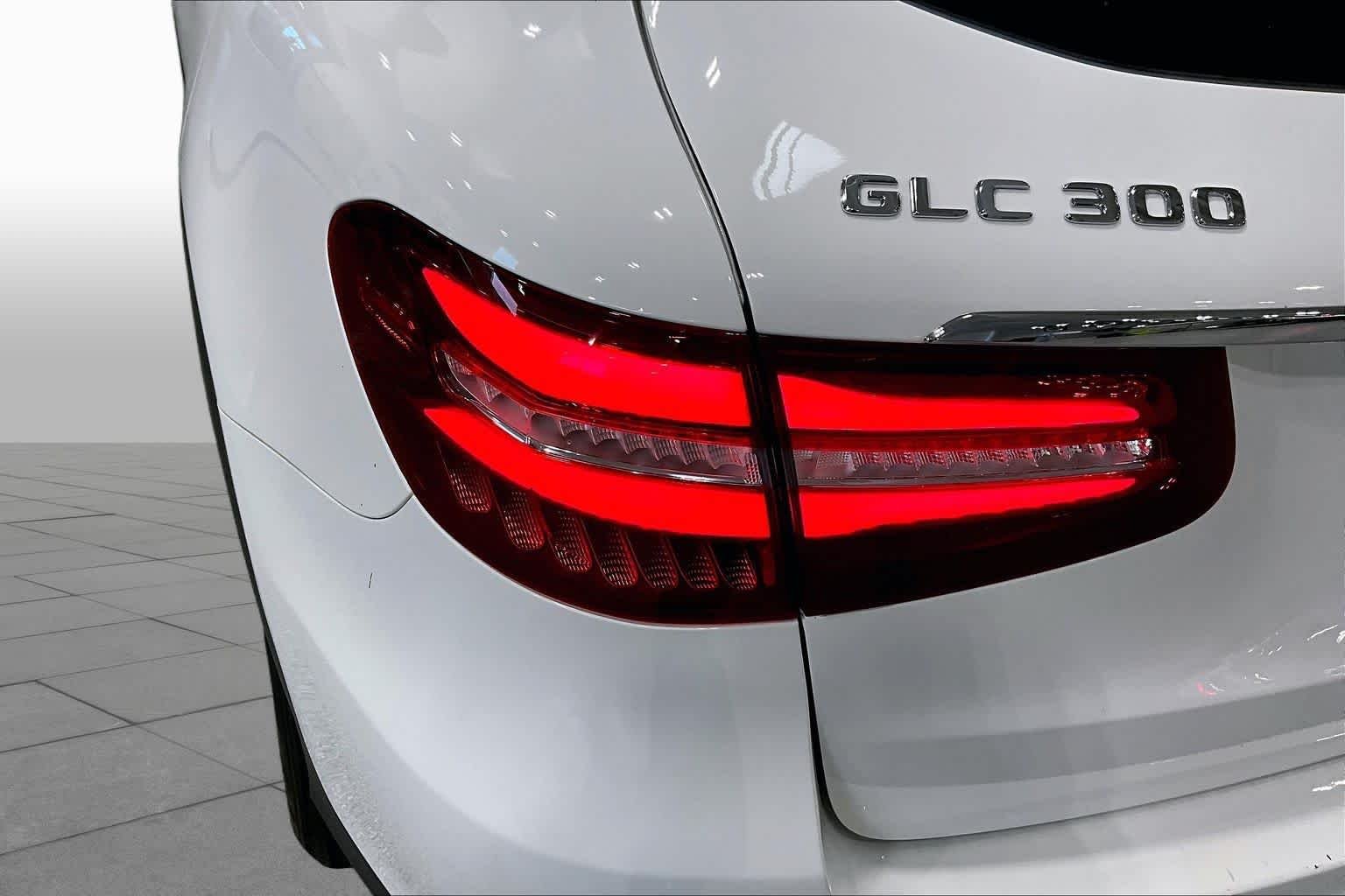 Used 2019 Polar White Mercedes-Benz GLC 300 image 25