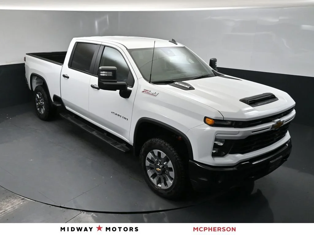 New 2026 Summit White Chevrolet Custom image 1