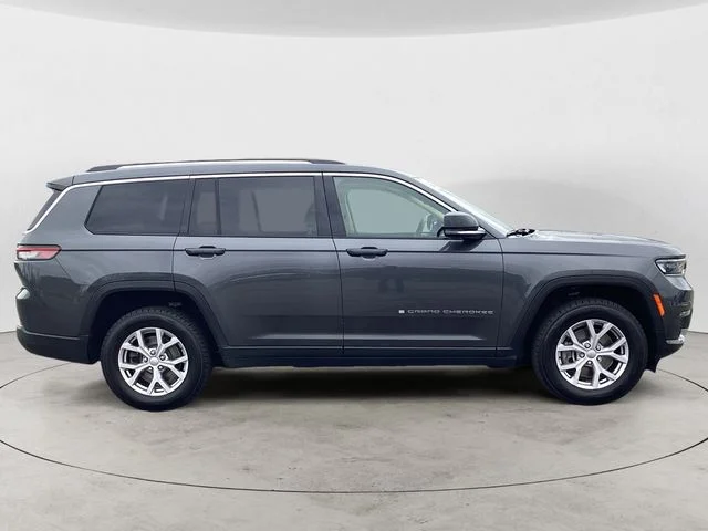 Used 2022 Baltic Gray Metallic Clearcoat Jeep Limited image 6