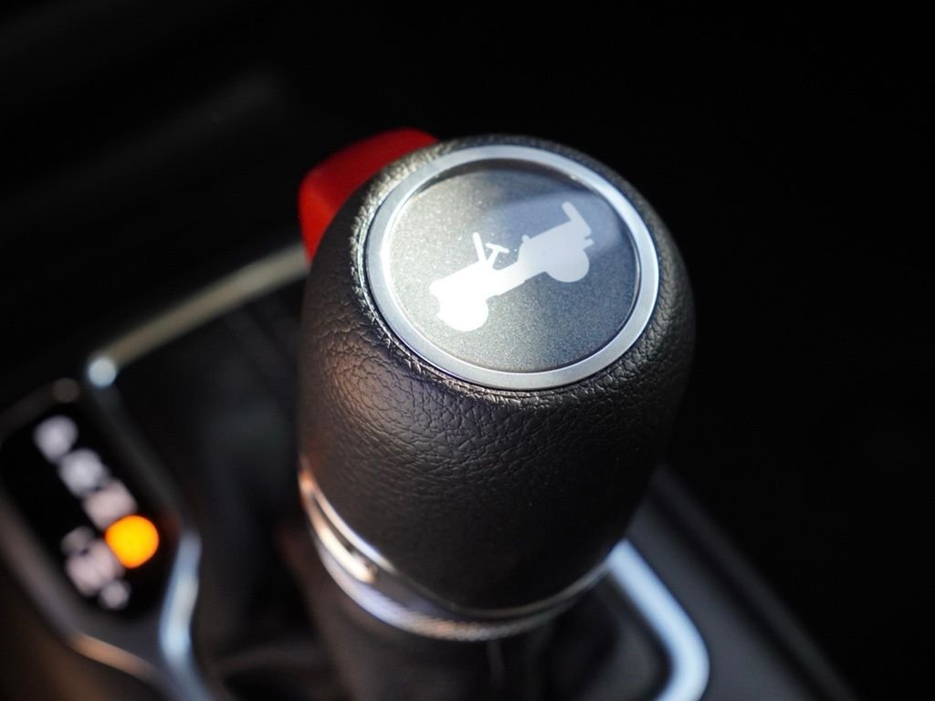 New 2026 Granite Crystal Metallic Clear-Coat Exterior Paint Jeep Sport S image 17