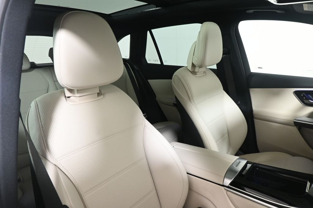 Used 2026 Polar White Mercedes-Benz GLC 300 image 32