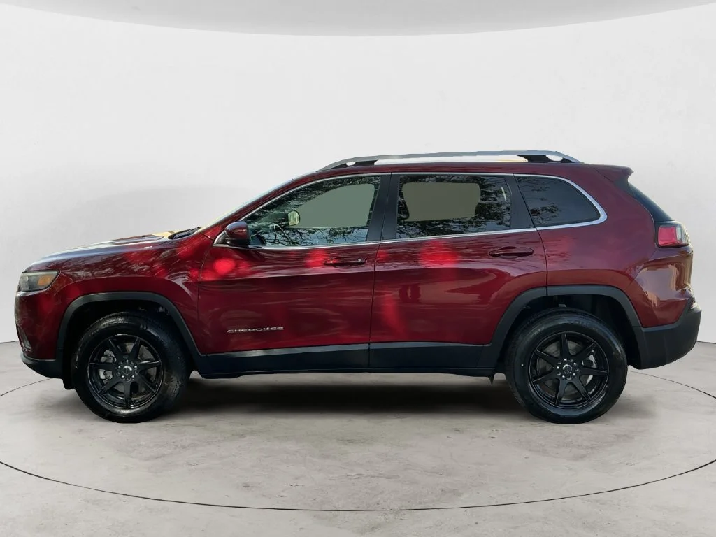 Used 2019 Red Jeep Latitude Plus image 12