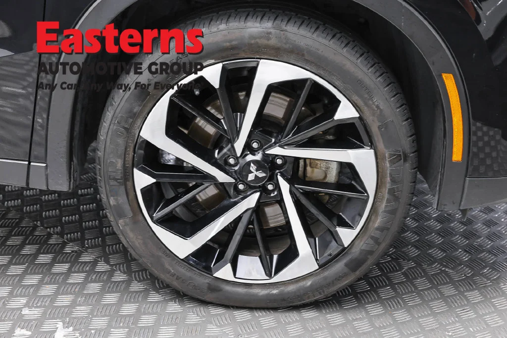 Used 2024 Black Mitsubishi SE image 31