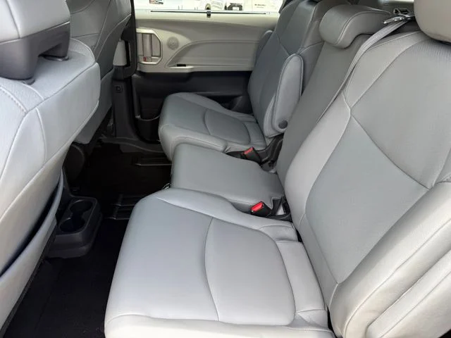 Certified Used 2022 Silver Toyota XLE image 28