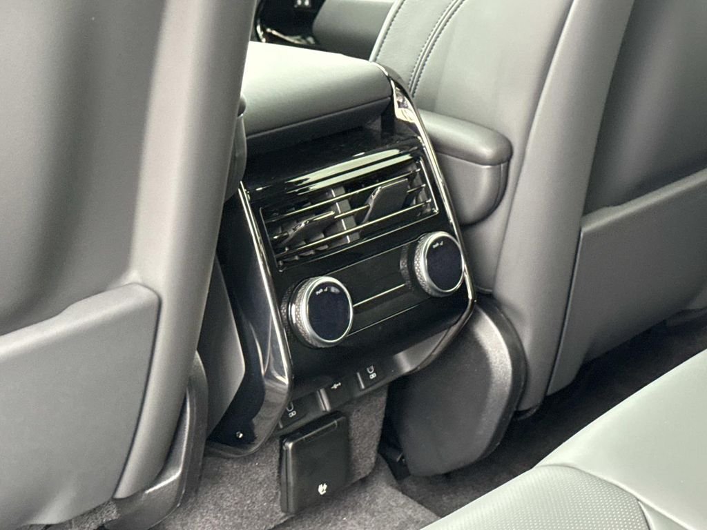 New 2026 Carpathian Grey Land Rover SE image 17