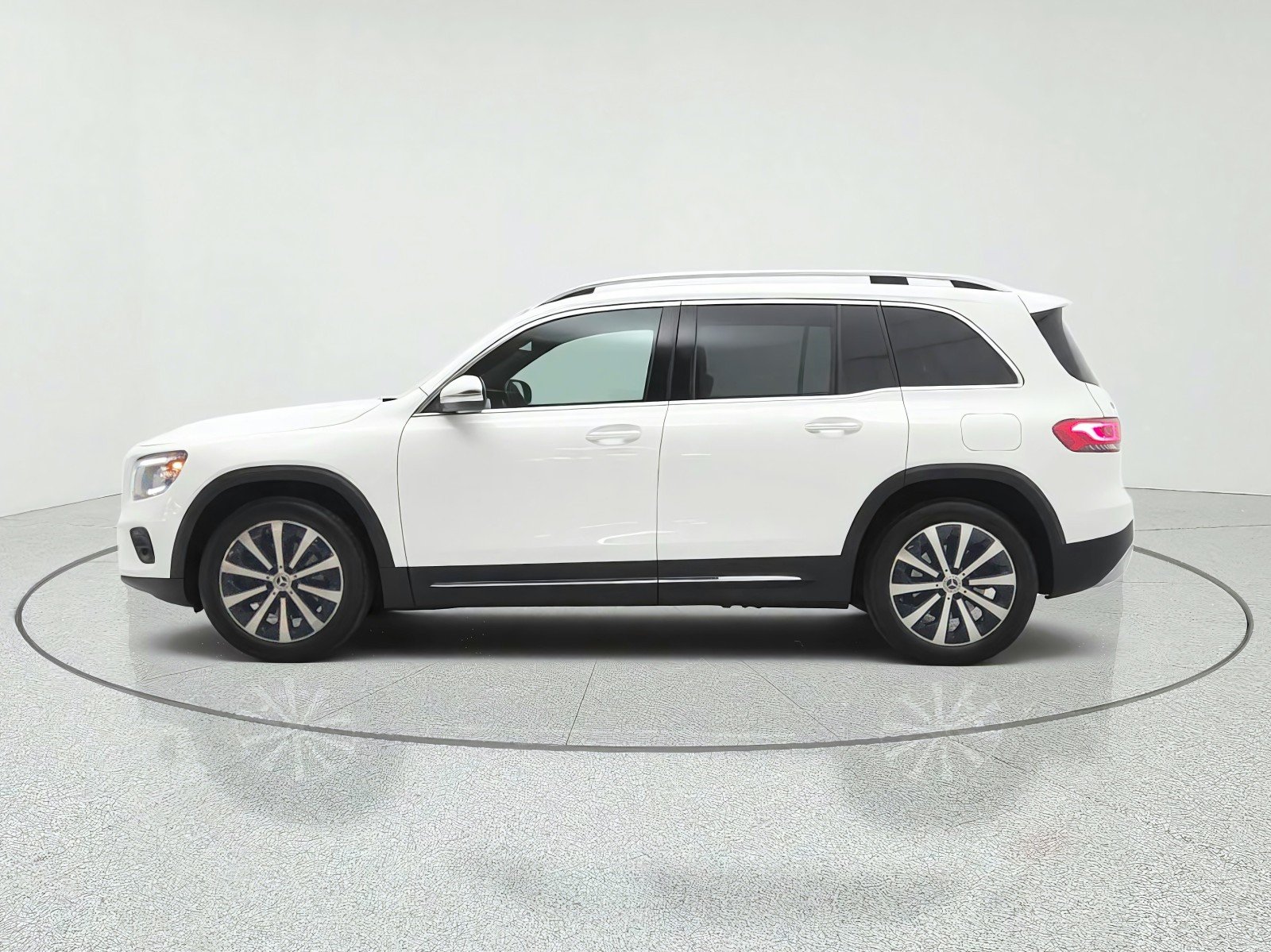 Used 2023 Polar White Mercedes-Benz GLB 250 4MATIC® SUV image 8