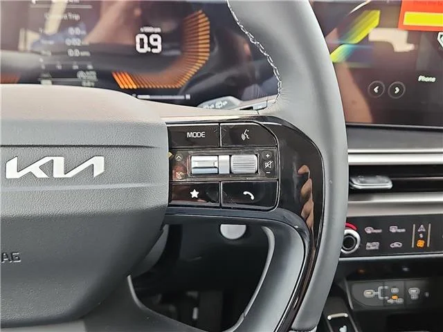 New 2026 Glacial White KIA S Front-Wheel Drive image 18
