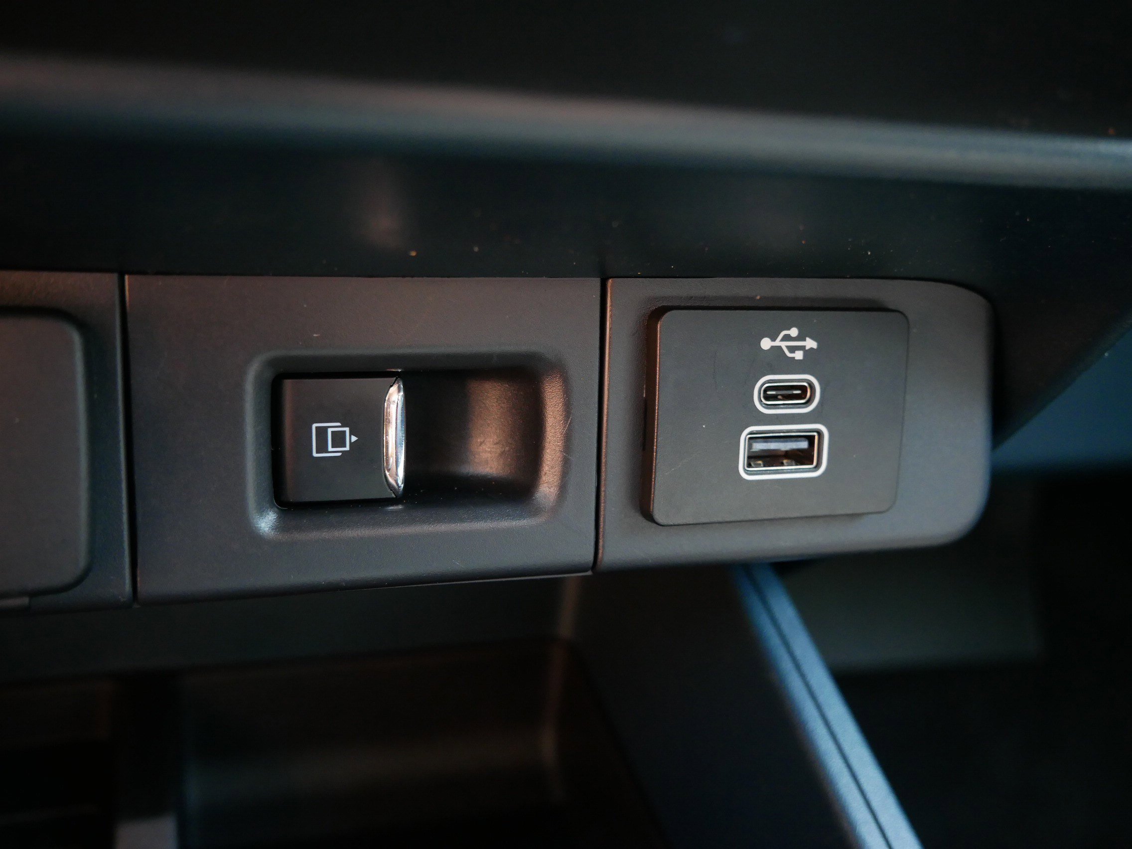 Used 2025 Gray Ford Lariat image 28