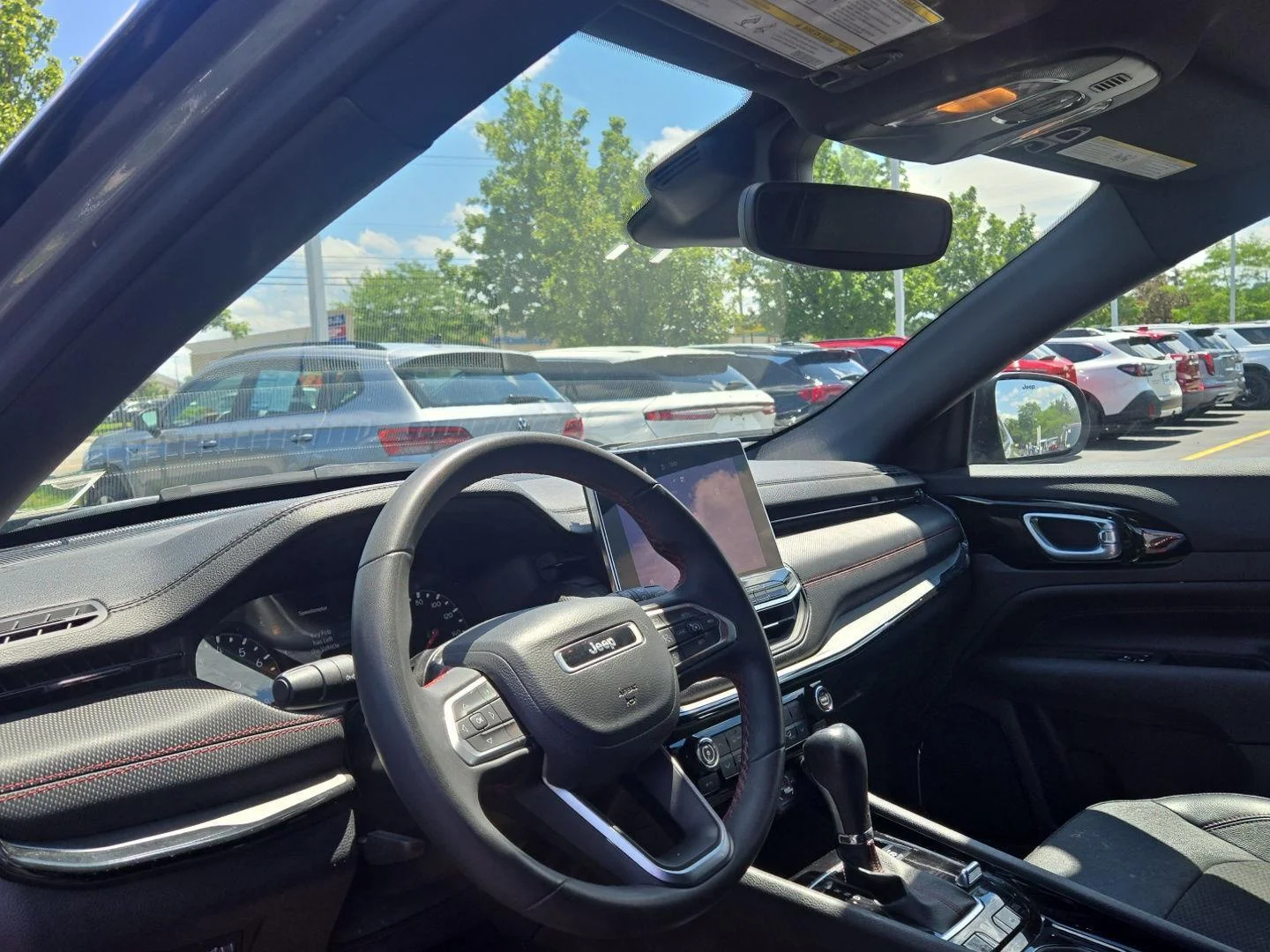 Used 2023 Diamond Black Crystal Pearlcoat Jeep Trailhawk image 4