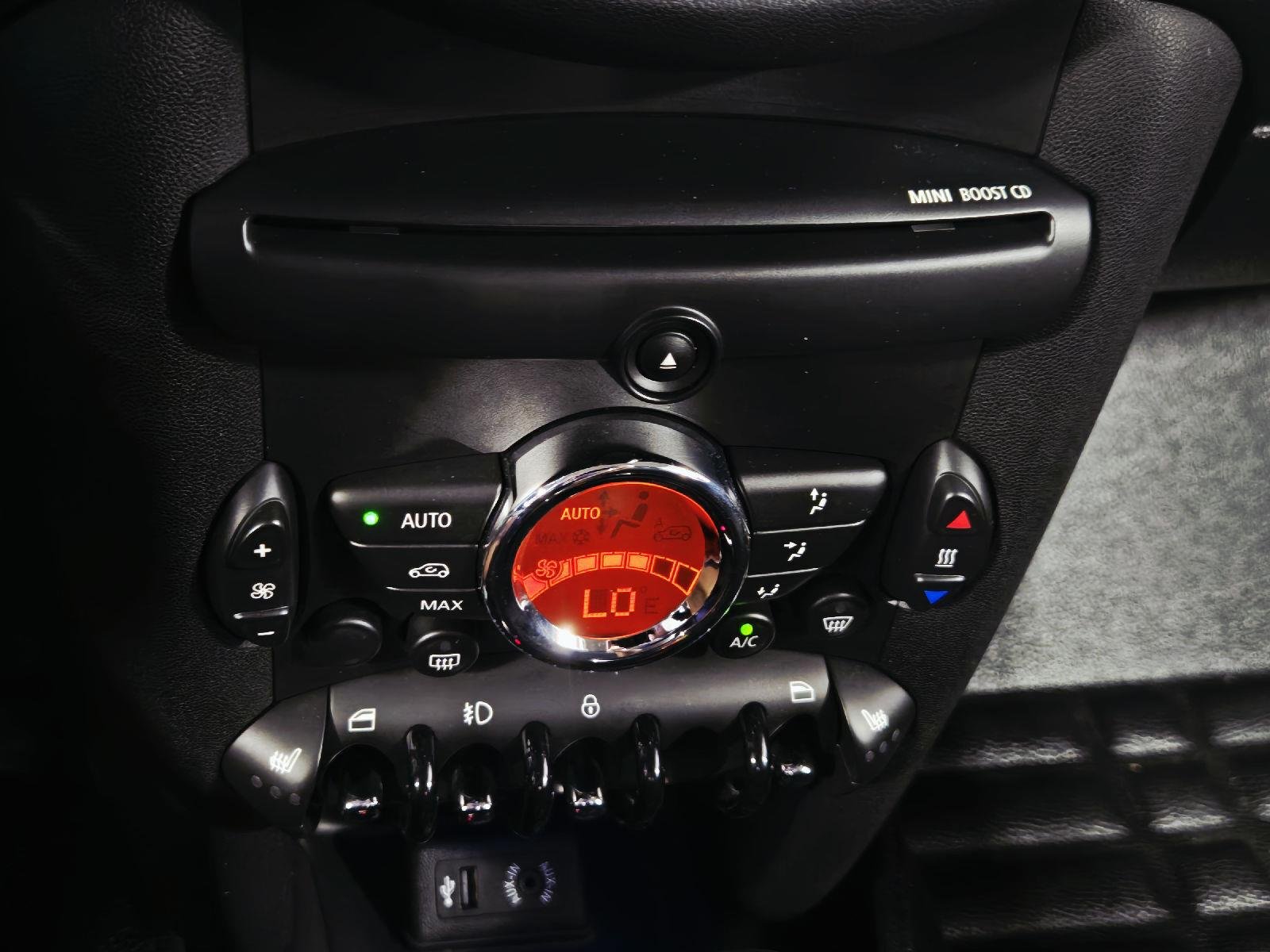 Used 2013 Reef Blue Metallic MINI CLUBVAN image 38