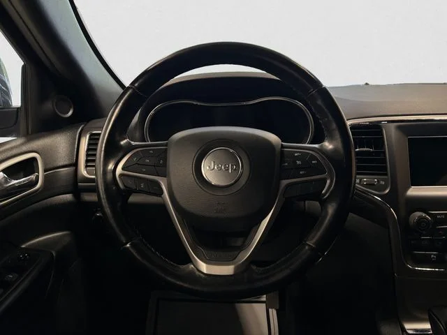 Used 2021 Gray Jeep Laredo E image 12