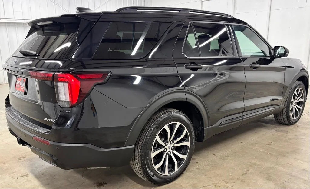 Used 2026 Black Metallic Ford ST-Line image 6
