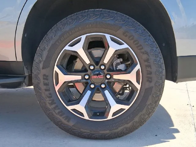 Used 2025 Silver GMC AT4 image 25
