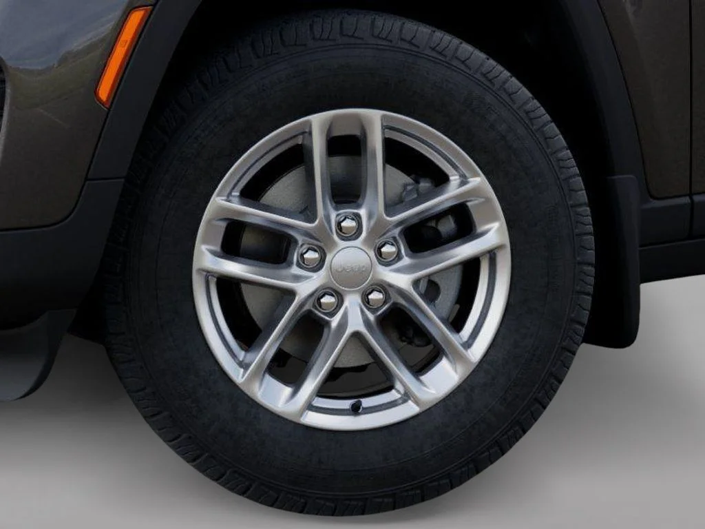 New 2026 Baltic Gray Metallic Clear-Coat Exterior Paint Jeep Laredo X image 8