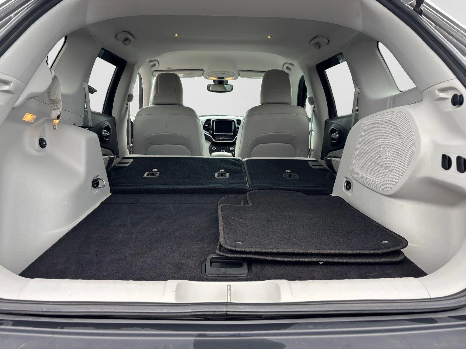 Used 2019 Sting-Gray Clearcoat Jeep Limited image 40