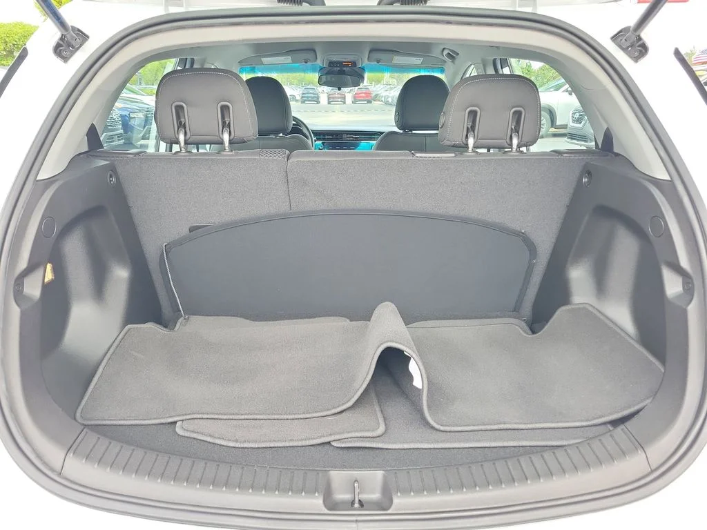 Used 2023 White Chevrolet 1LT image 10