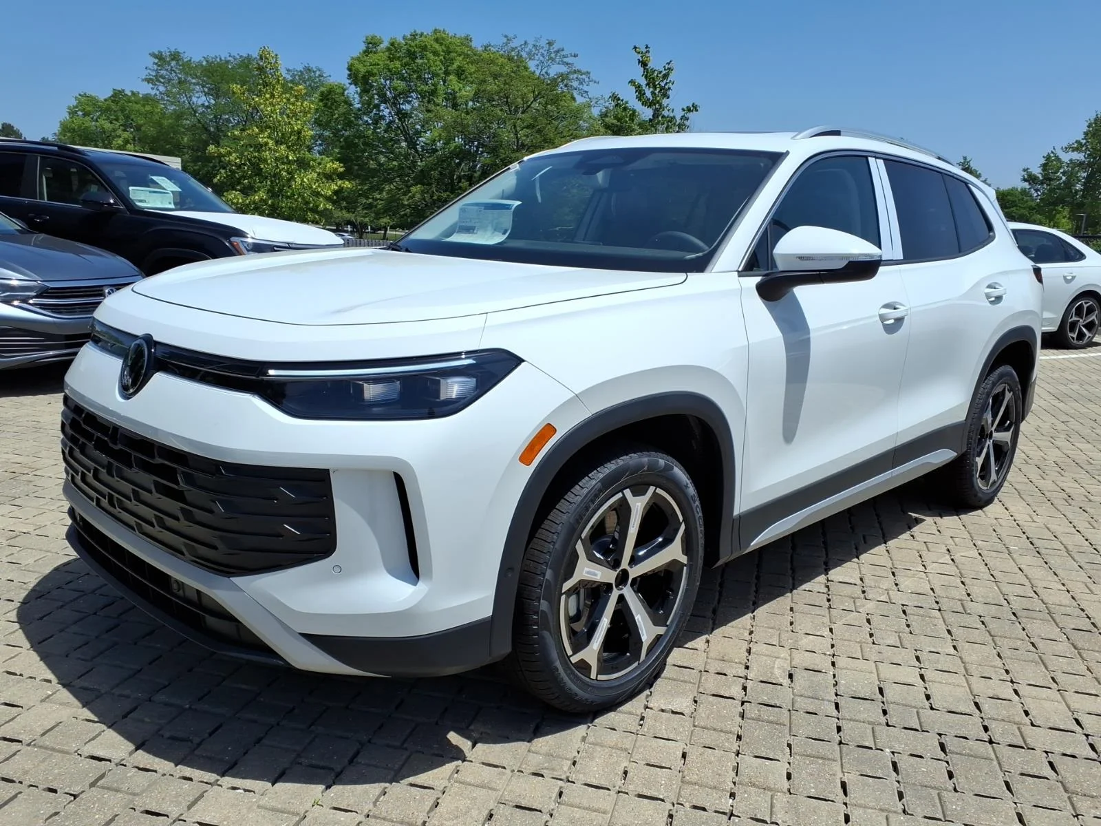 New 2026 Pure White Volkswagen SE 4MOTION image 2