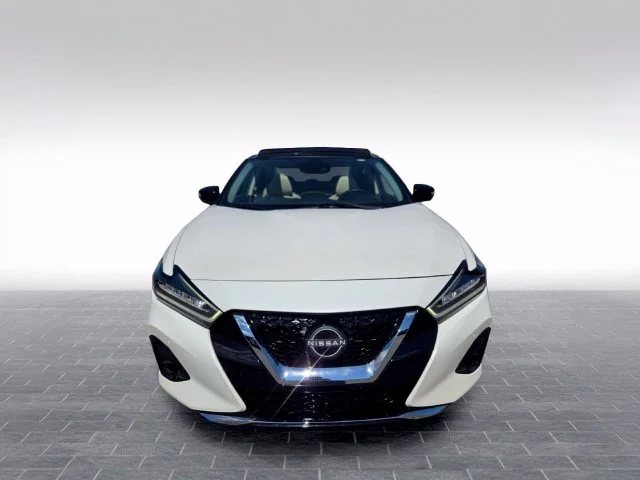 Used 2023 White Nissan Platinum image 2