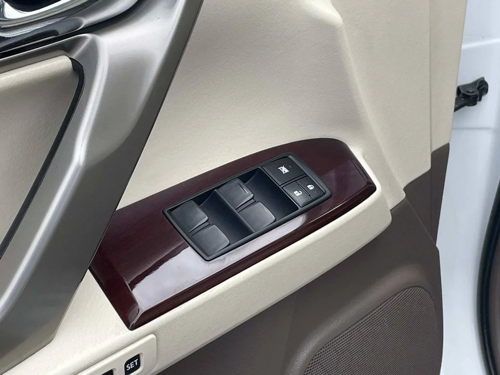 Used 2018  Lexus 460 image 18
