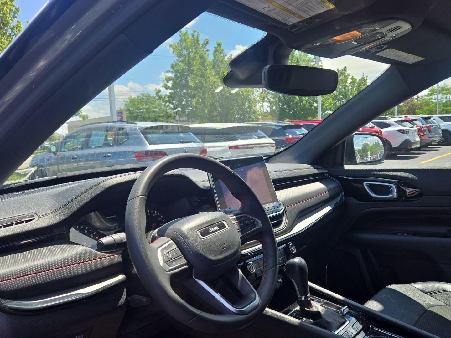 Used 2023 Diamond Black Crystal Pearlcoat Jeep Trailhawk image 4
