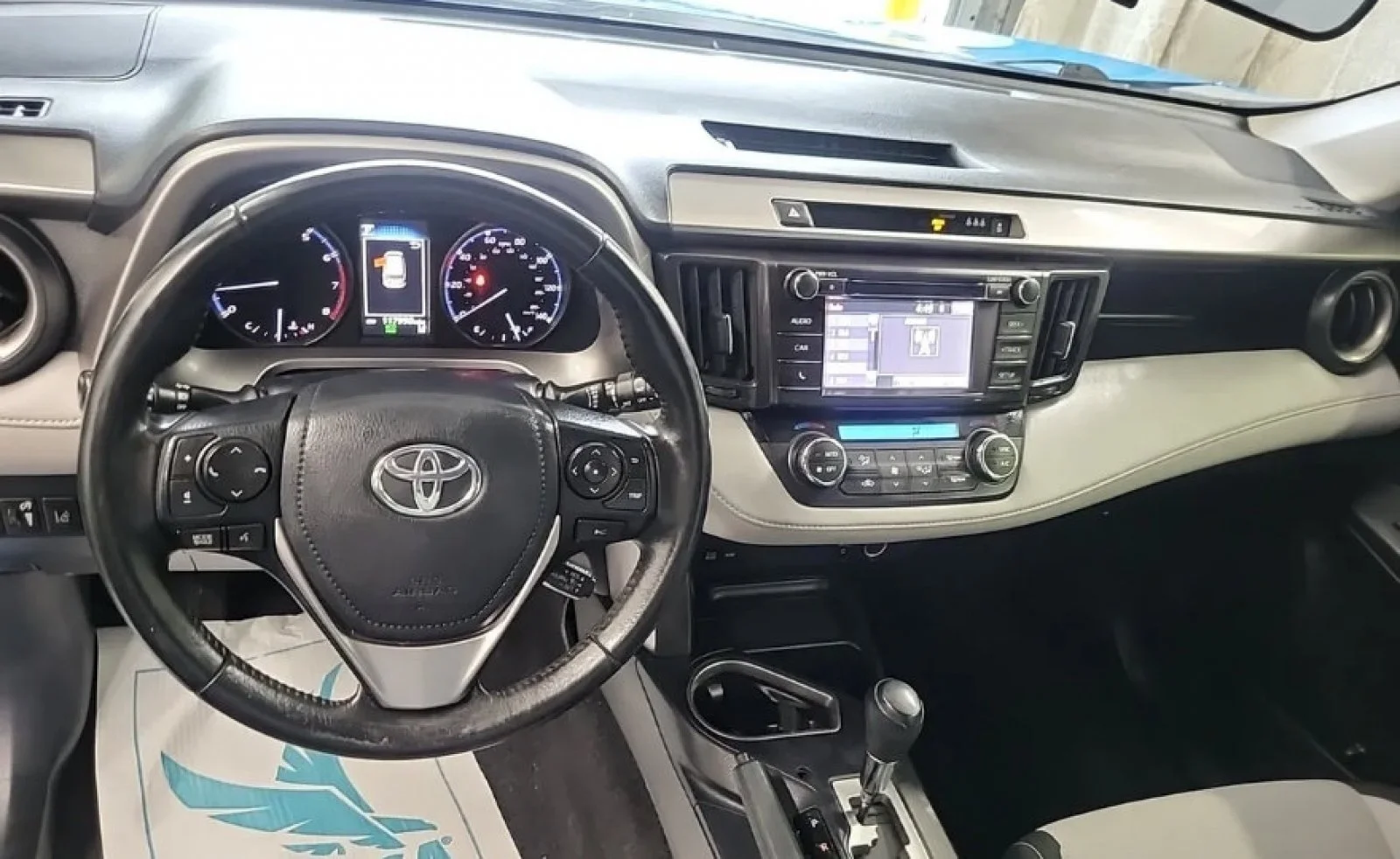 Used 2018 Electric Storm Blue Toyota XLE image 8