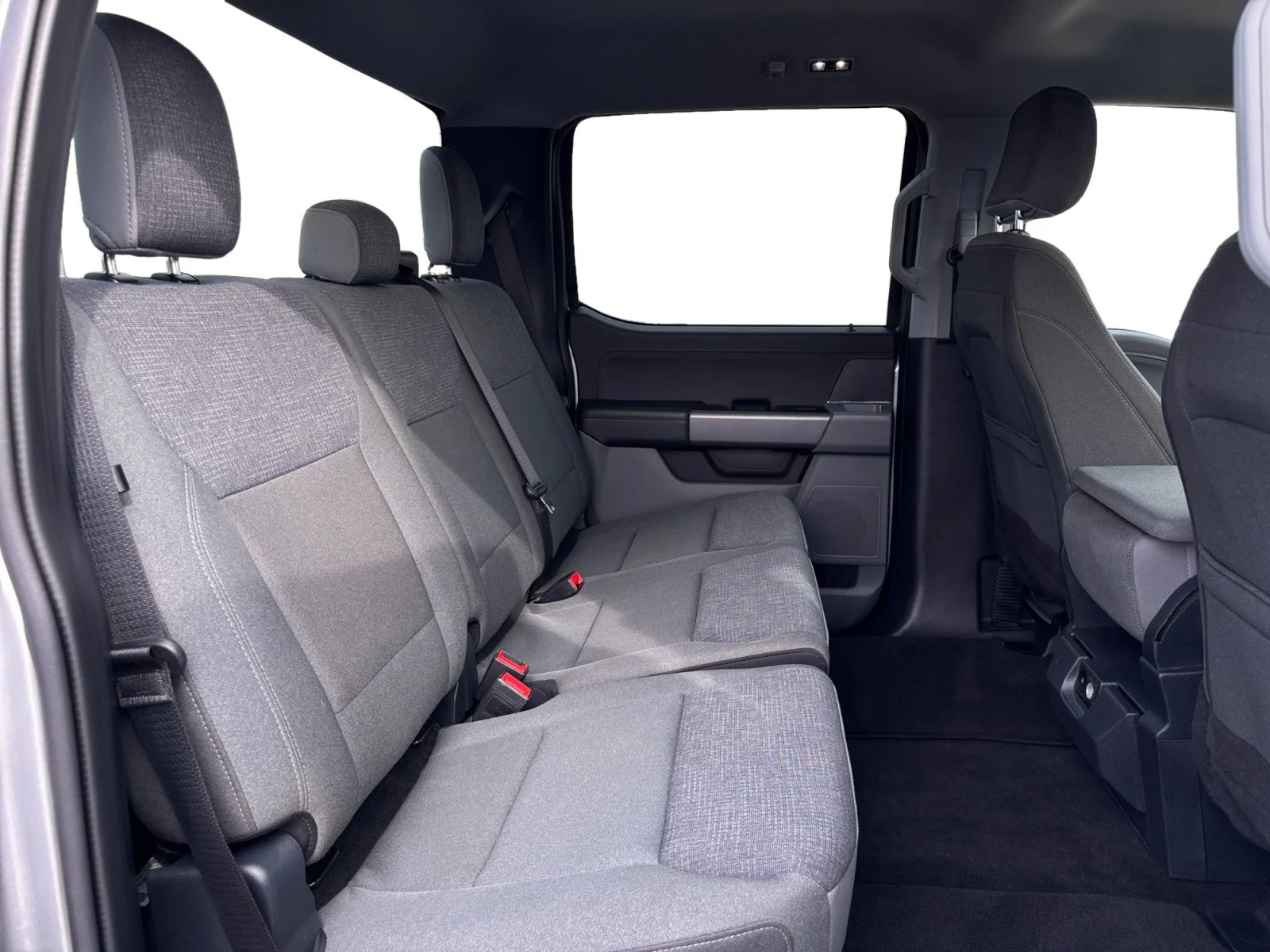 Used 2024 Silver Ford XLT * Available Until Exported to USA * image 18