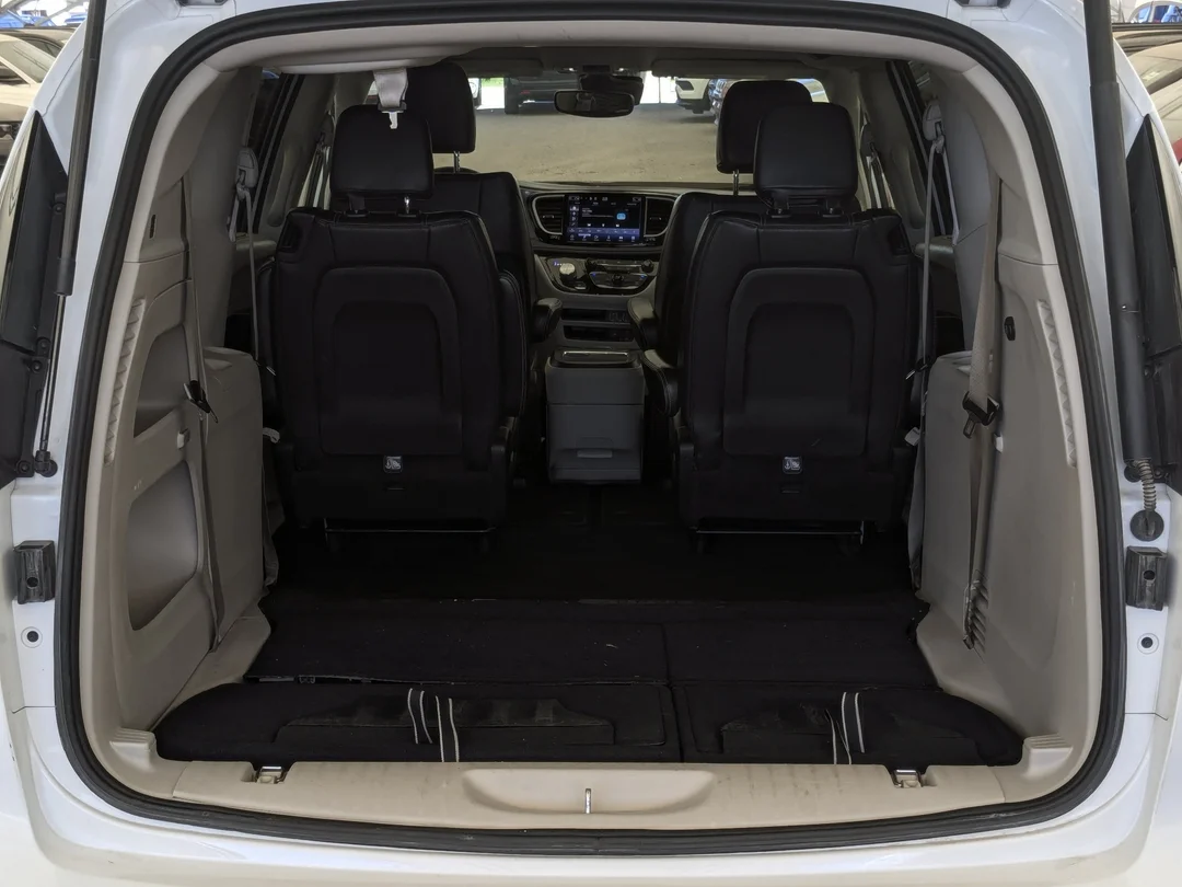 Certified Used 2022 White Chrysler Touring L - - AWD - Stow n Go Seating - 360 Cam - Remote Start - Pwr Sliding Doors & More! image 28