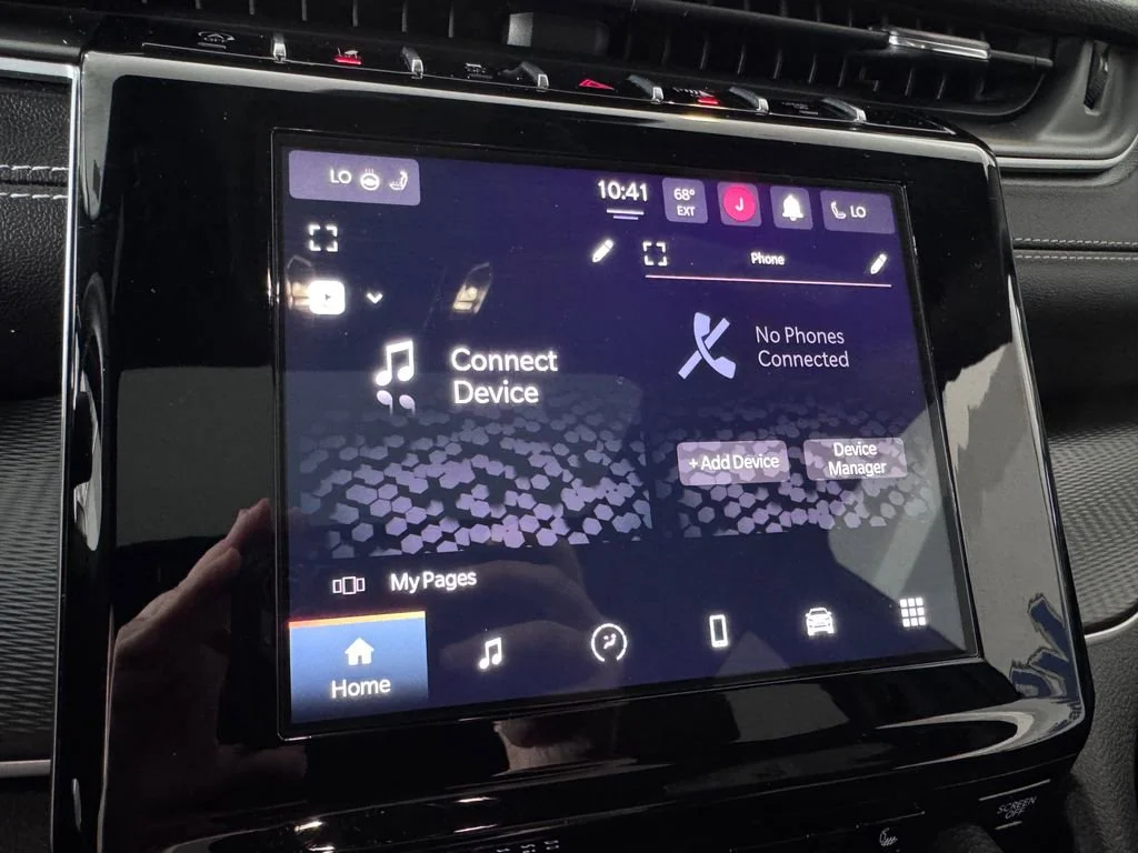 Used 2023 Diamond Black Cry Jeep Altitude image 19