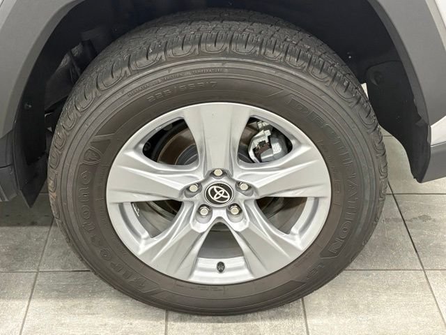 Used 2025 Silver Toyota XLE image 7
